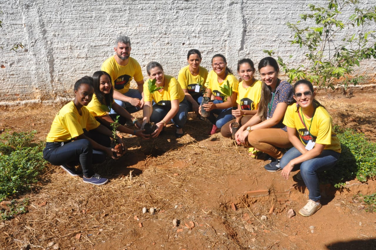 Dia Mundial da Limpeza em Porto Nacional estudantes da Escola Pedro Ludovico Teixeira participam de mutirão de limpeza em comunidade 2