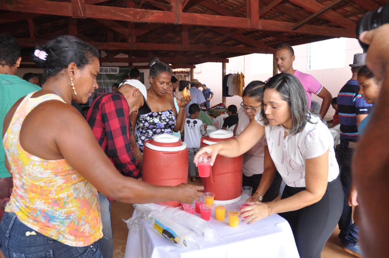 Articuladora do Selo Unicef Primeira Dama de Porto Nacional Aline Maia realiza 1º Bazar Solidário 4