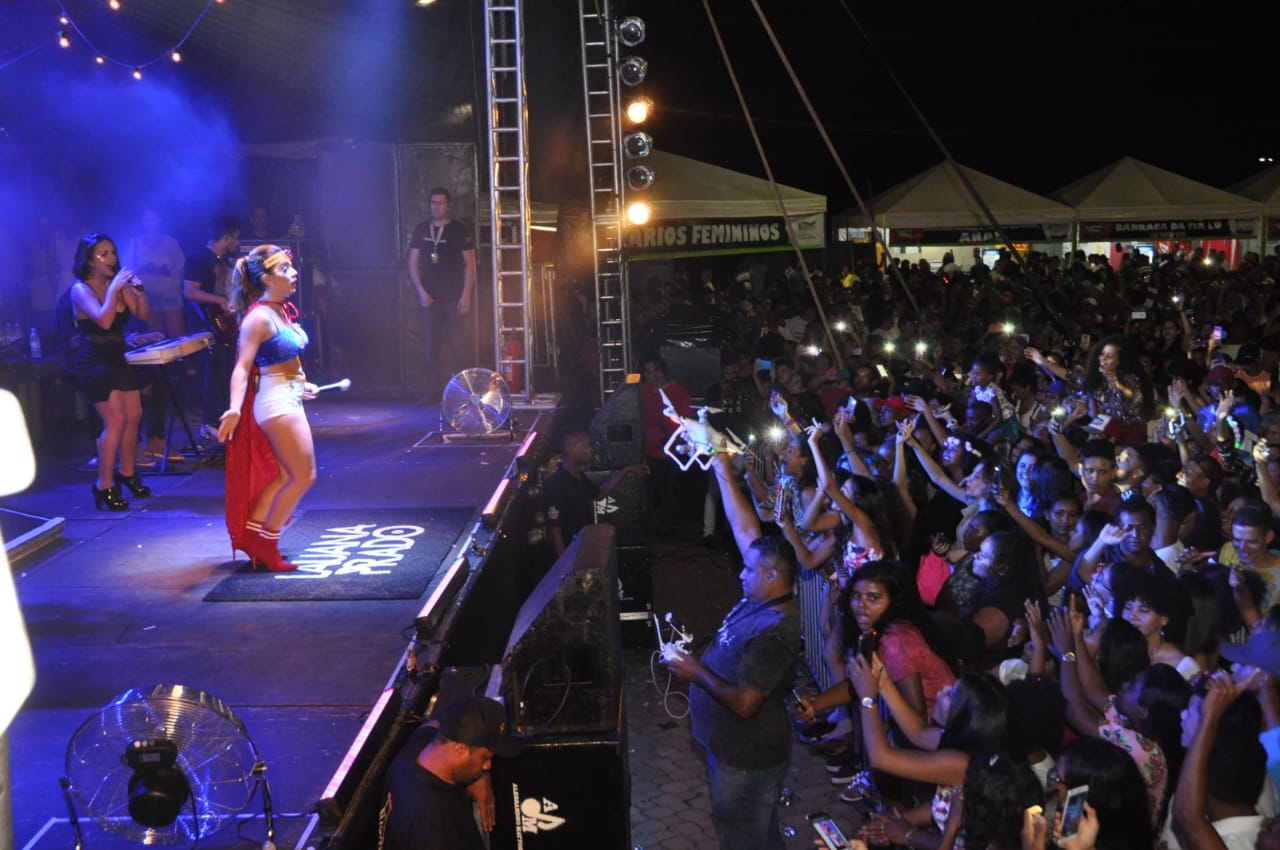 Cantora mais prestigiada do feminejo atual Lauana Prado conquista multidão e faz show grandioso no Carnaval de Porto Nacional 5